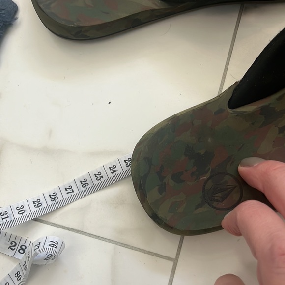 Volcom kids  flip flops- sandals - Picture 8 of 8